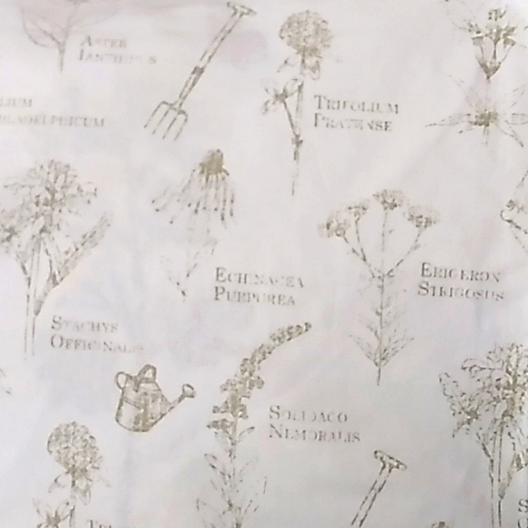 NWOT Embroidered Floral Cushion Cover  16" x 16". - Picture 4 of 5